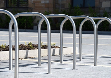 China Bolted Down And In-Ground Bike Rack fabricante