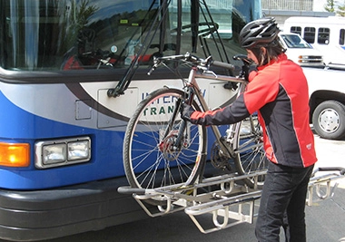 China Usando bicicletários de ônibus fabricante