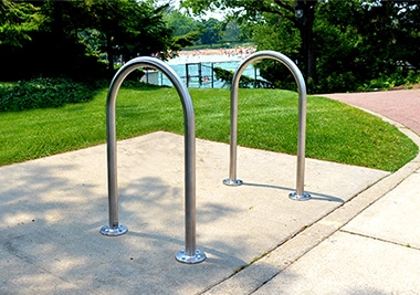 China Trilho de bicicleta com placa de base montada no chão para 1 ou 2 bicicletas fabricante