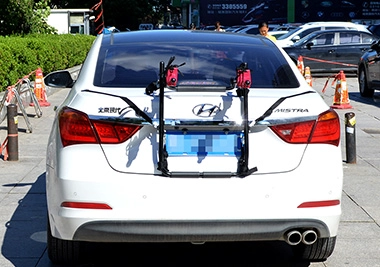 China Racks oferecem soluções para transportar bicicletas em carros fabricante