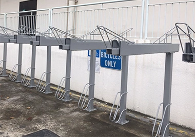 China Rack de bicicleta ao ar livre: artistas procurada projetar 5 bicicletários para o centro da cidade d fabricante