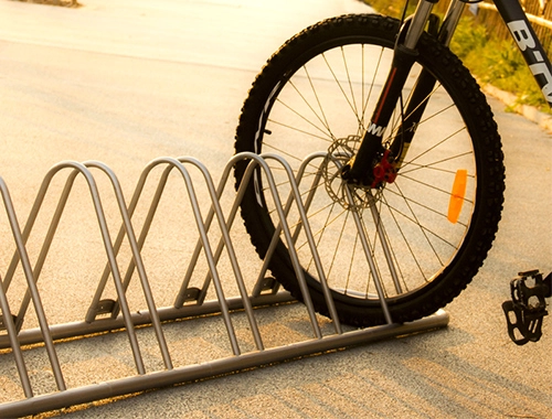 China New Arrival 5 Bikes Triangle Bike Rack fabricante