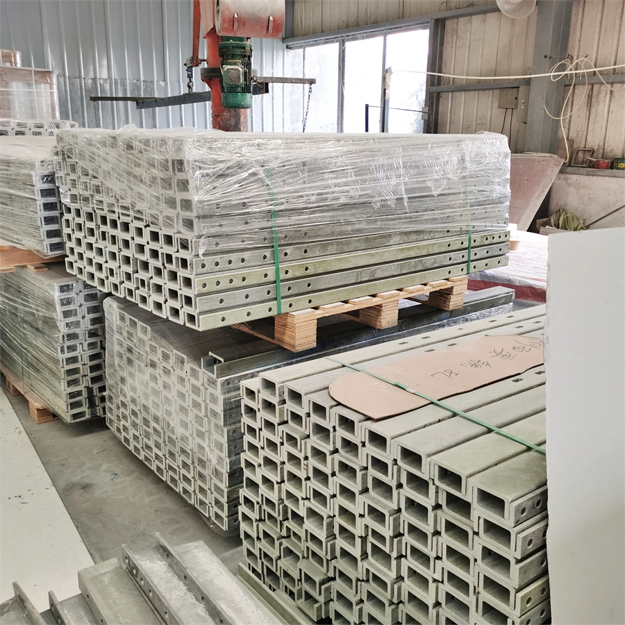 Résistez à la faible puissance électrique moyenne haute tension Transversale composite en fibre de verre GRP