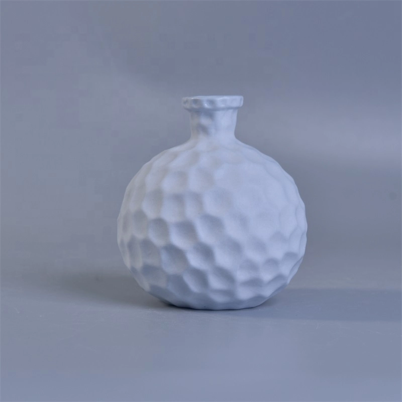 Round matte Fragrance essential ceramic aroma oil diffuser bottle with reed home decor wholesales