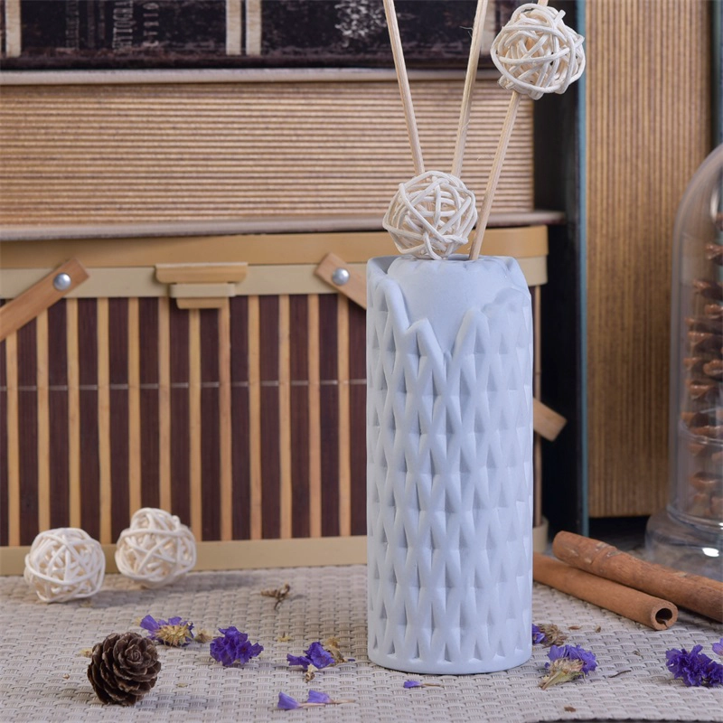 Fragrance woven pattern ceramic aroma diffuser bottle with reed for home decor supplier