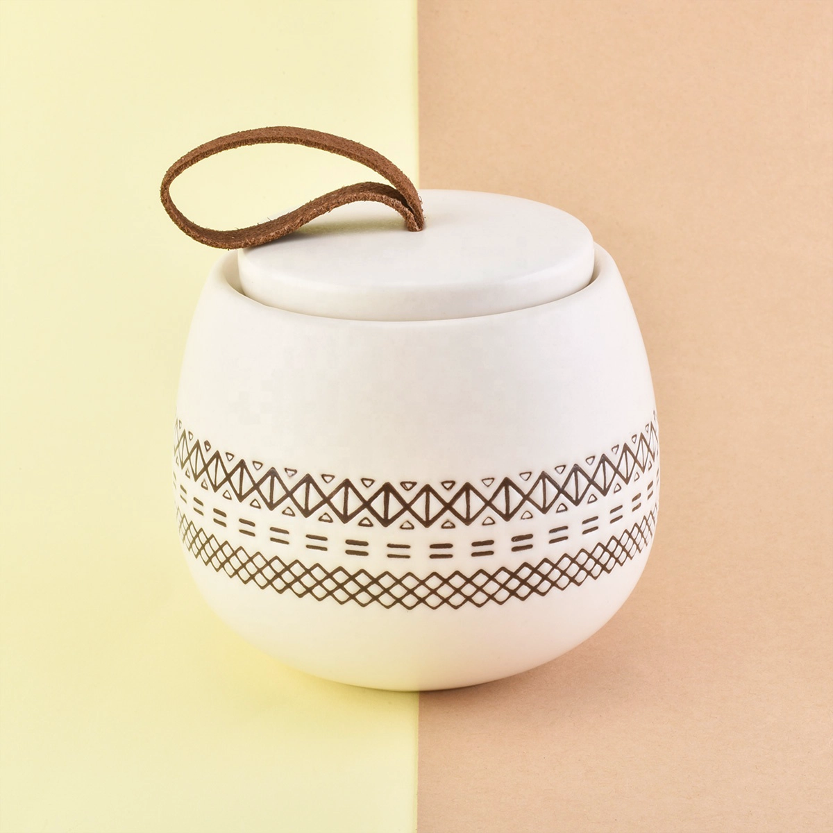 Unique design custom porcelain ceramic candle holder with round lid