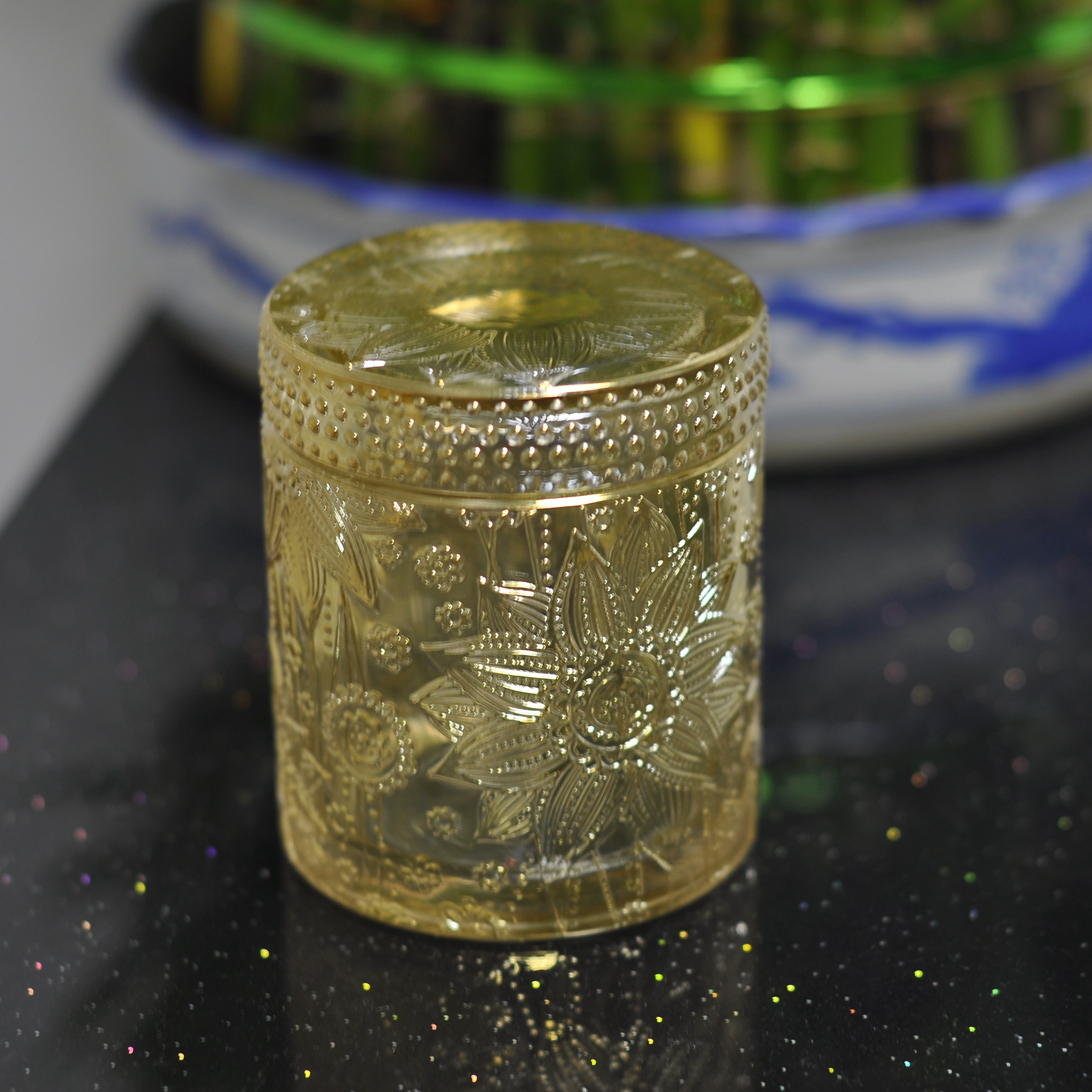 Bulk luxury custom crystal lotus cylinder glass candle holder with lid