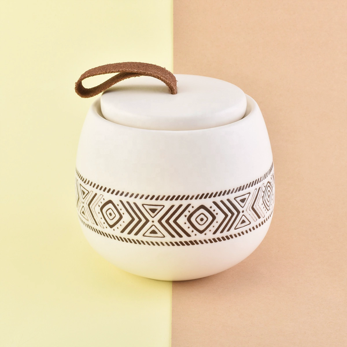 Unique design custom porcelain ceramic candle holder with round lid