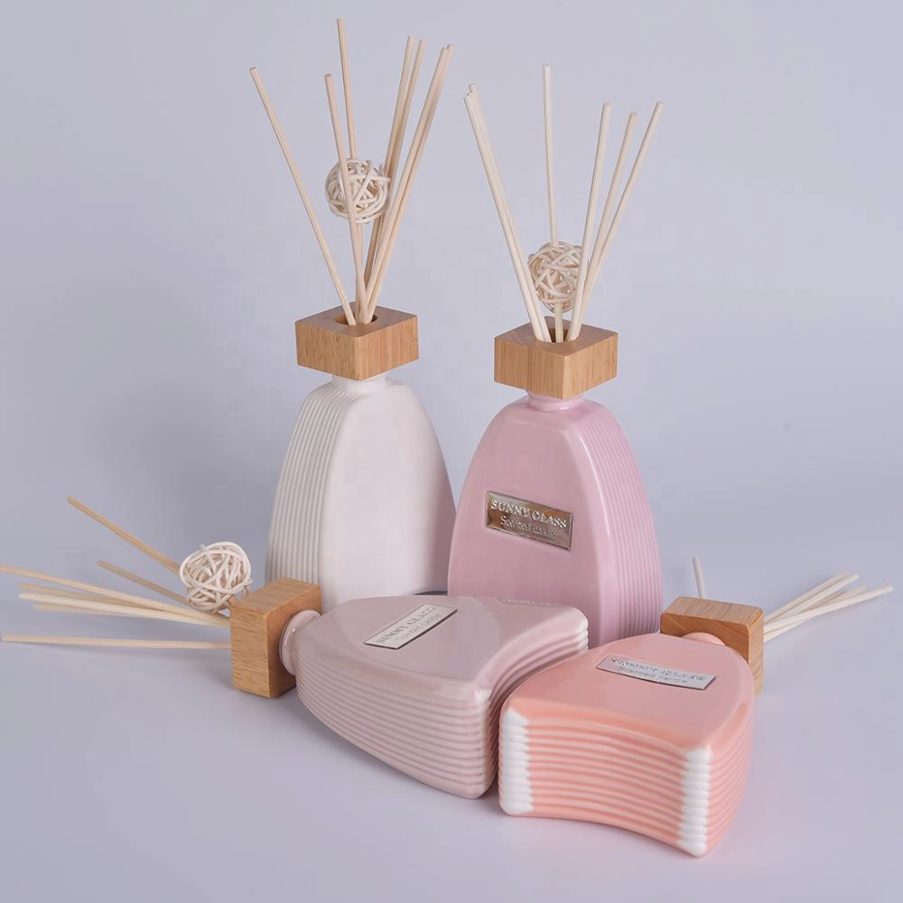 Fragrance ceramic aroma diffuser bottle with reed for home decor wholesale