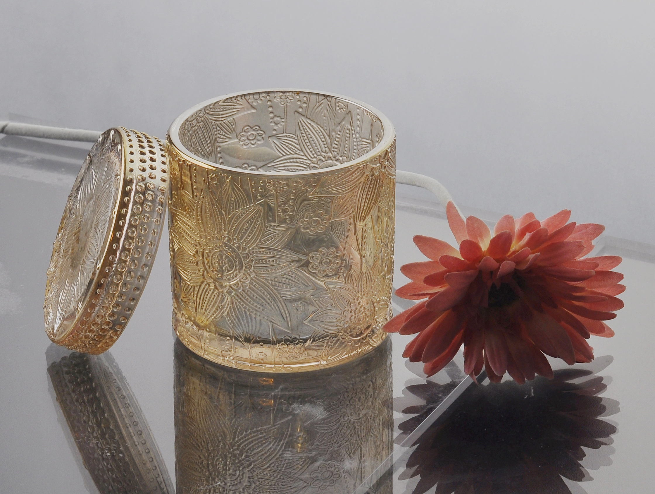 Bulk luxury custom crystal lotus cylinder glass candle holder with lid