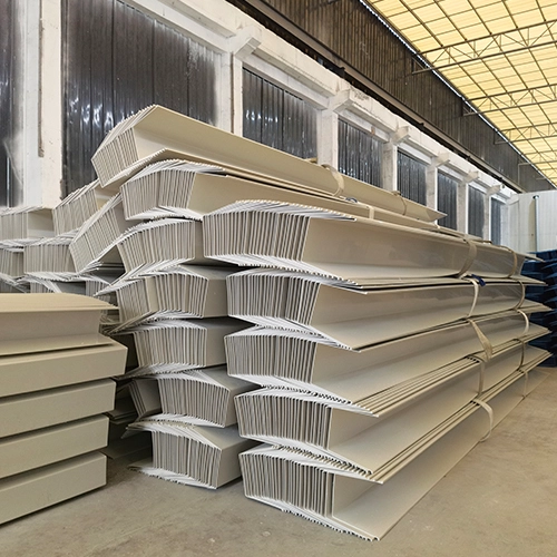 fournisseurs d'usine de gouttière de toit de pluie d'eau en pvc personnalisés Chine