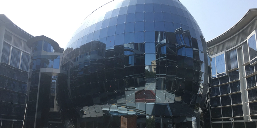 how to choose glass curtain wall