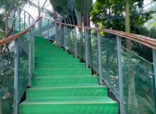 Bakod na Salamin Sa Greenhouse
