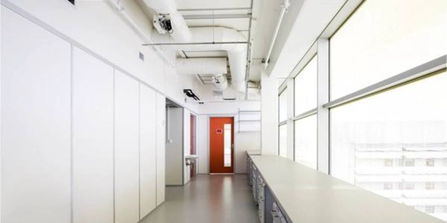 clear tempered glass wall