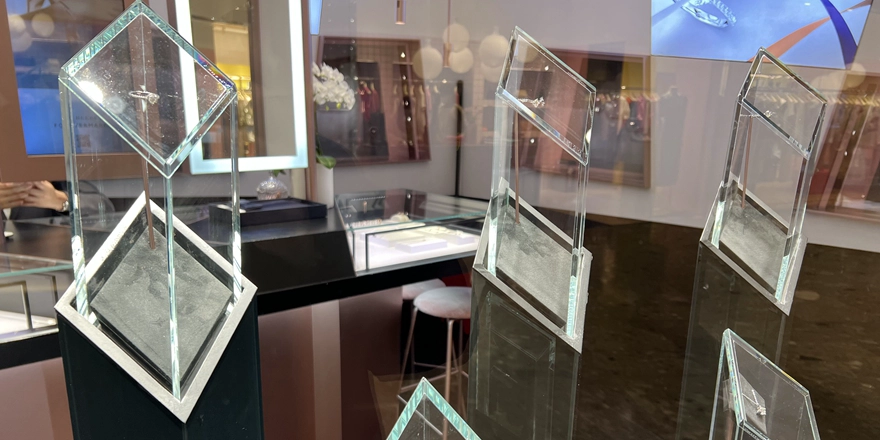 showcase ultra clear glass manufacturer