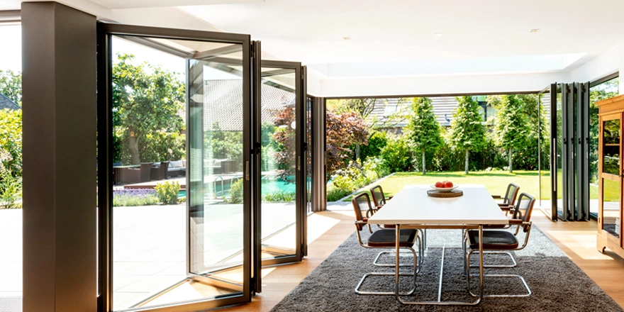 Folding glass door for restaurant