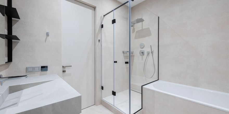 clear tempered glass bathroom partition