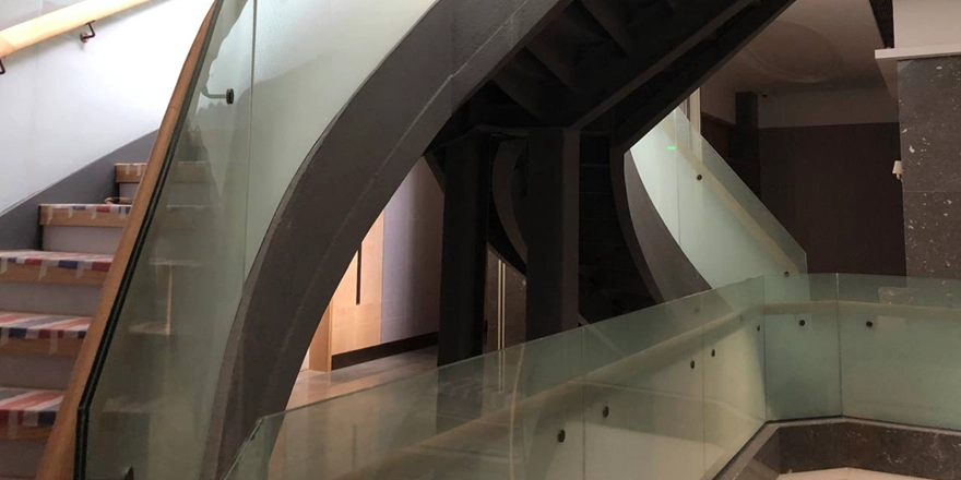 gradient frosted laminated glass stair railing