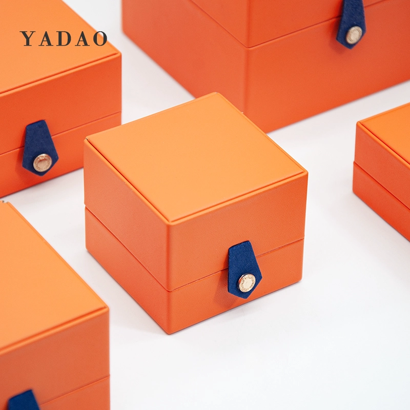 New design leather box set with metal leather buckle