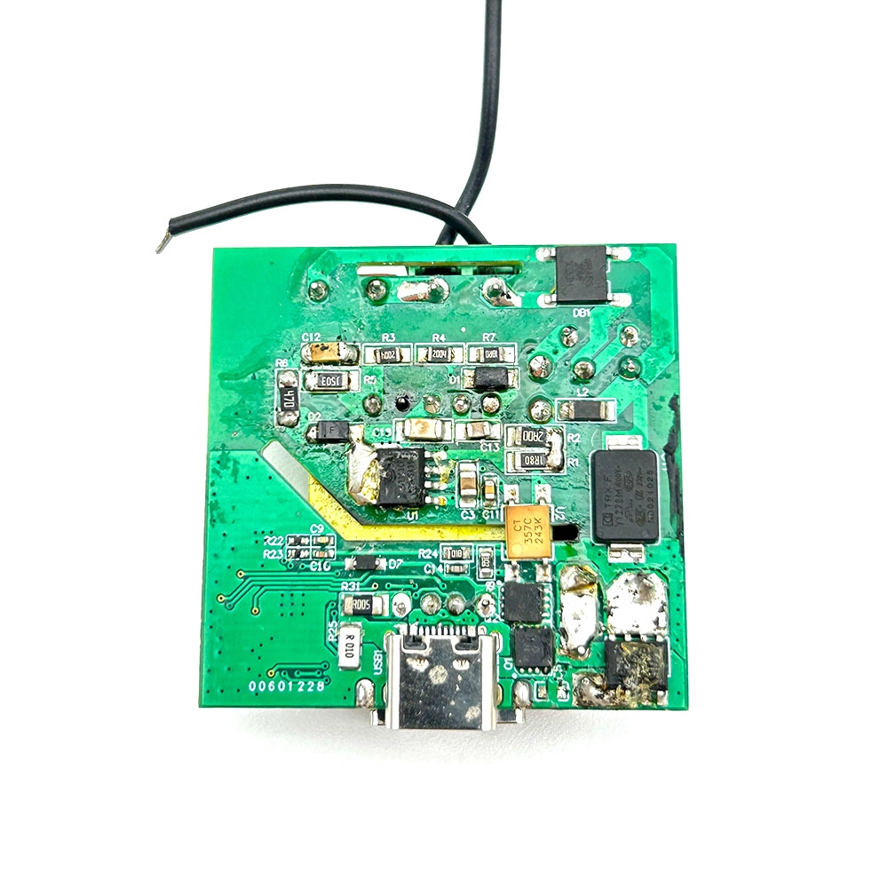 Circuito caricabatterie Doppia porta USB Scheda caricabatterie PCBA Tipo-C PD Produttore PCB per caricabatterie per auto PCBA