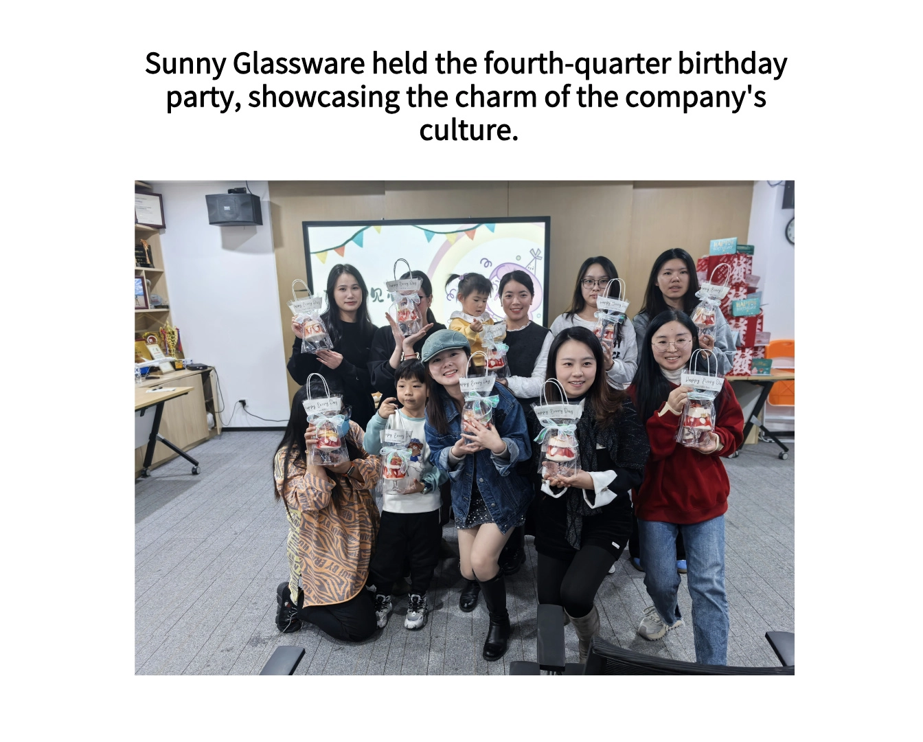 Sunny Glassware held the fourth-quarter birthday party, showcasing the charm of the company's culture. Sunny Glassware held the fourth-quarter birthday party, showcasing the charm of the company's culture.