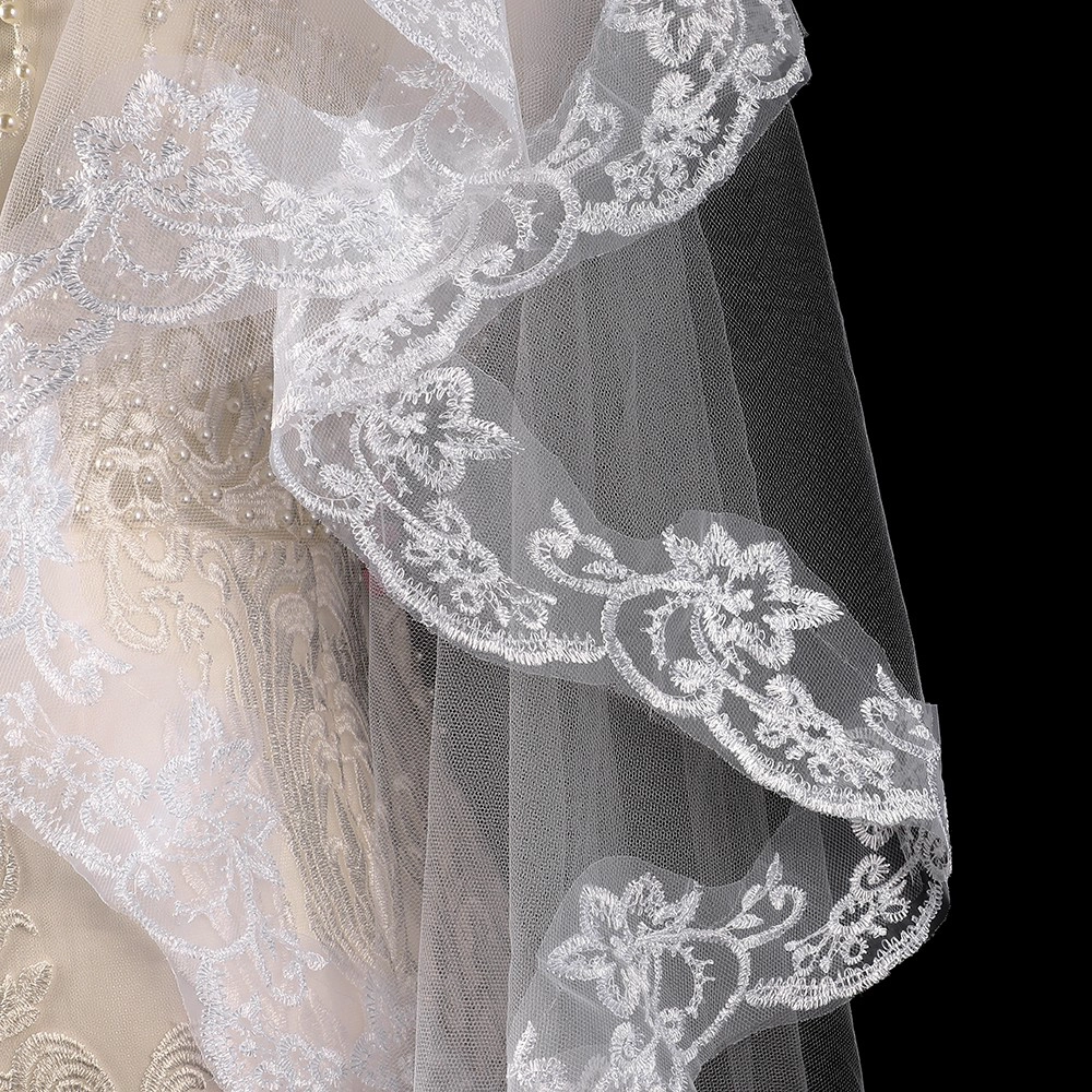 Voiles de mariage en dentelle française, tissu avec broderie de Style floral sur le bord, en Stock