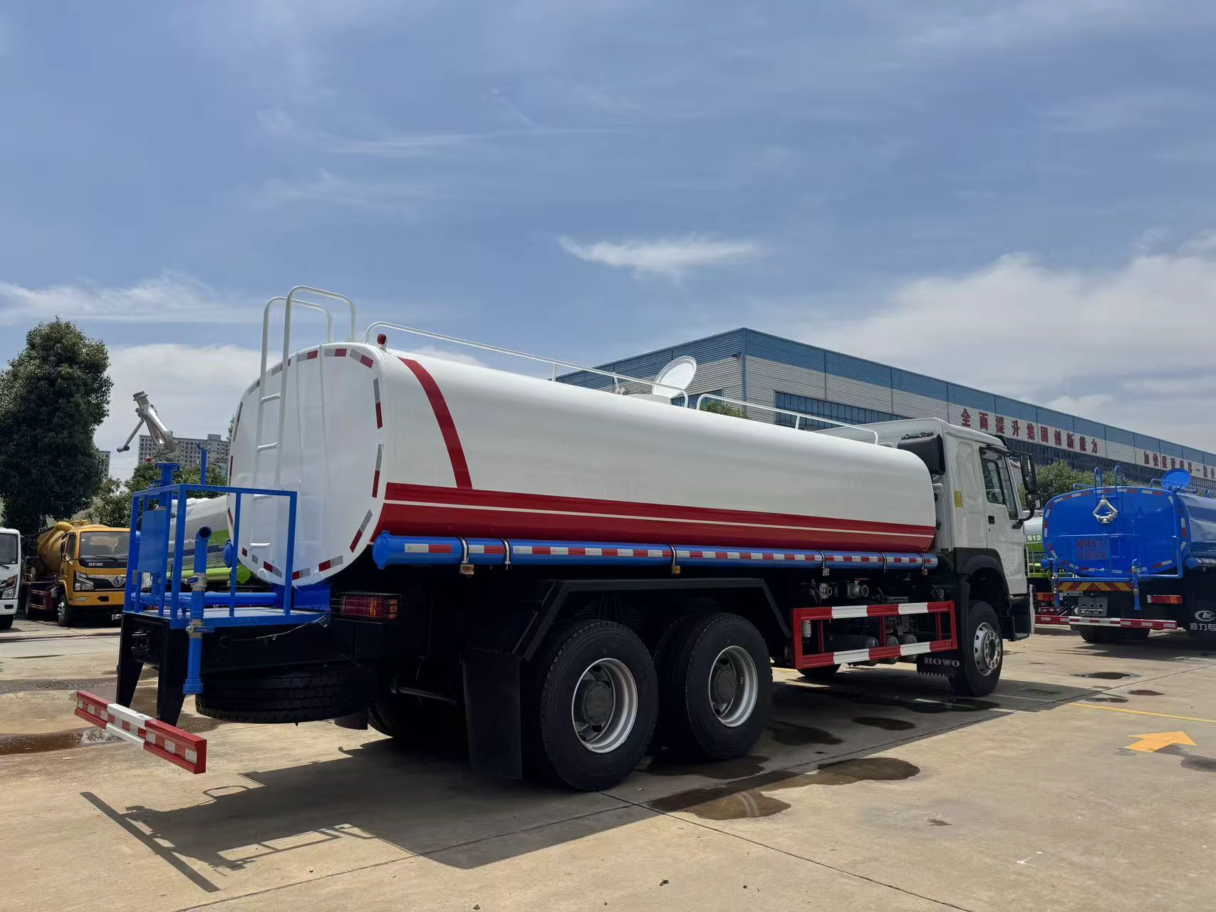 รถบรรทุกน้ำ SINOTRUK HOWO 1100 gal 5TON