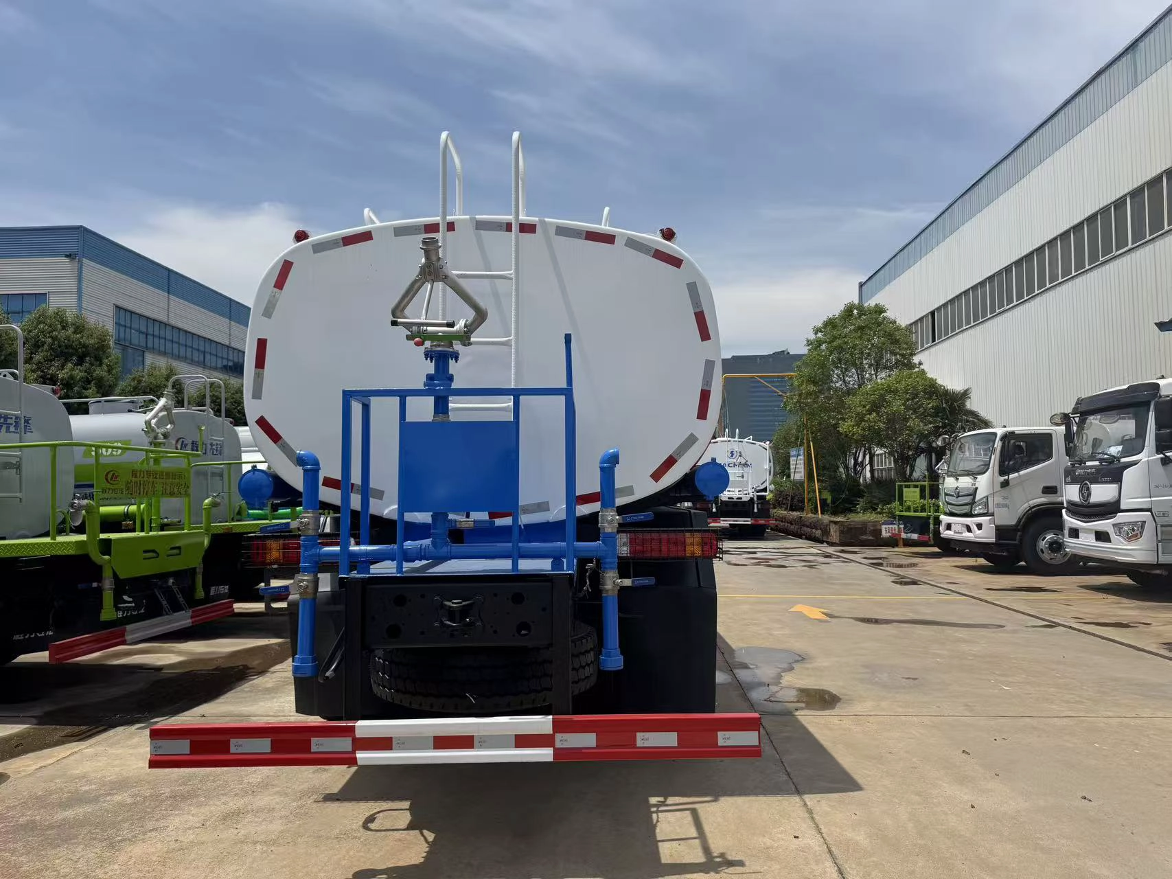 รถบรรทุกน้ำ SINOTRUK HOWO 1100 gal 5TON
