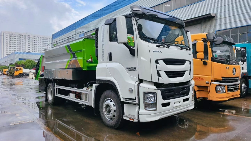 China sewage vacuum truck manufacturer