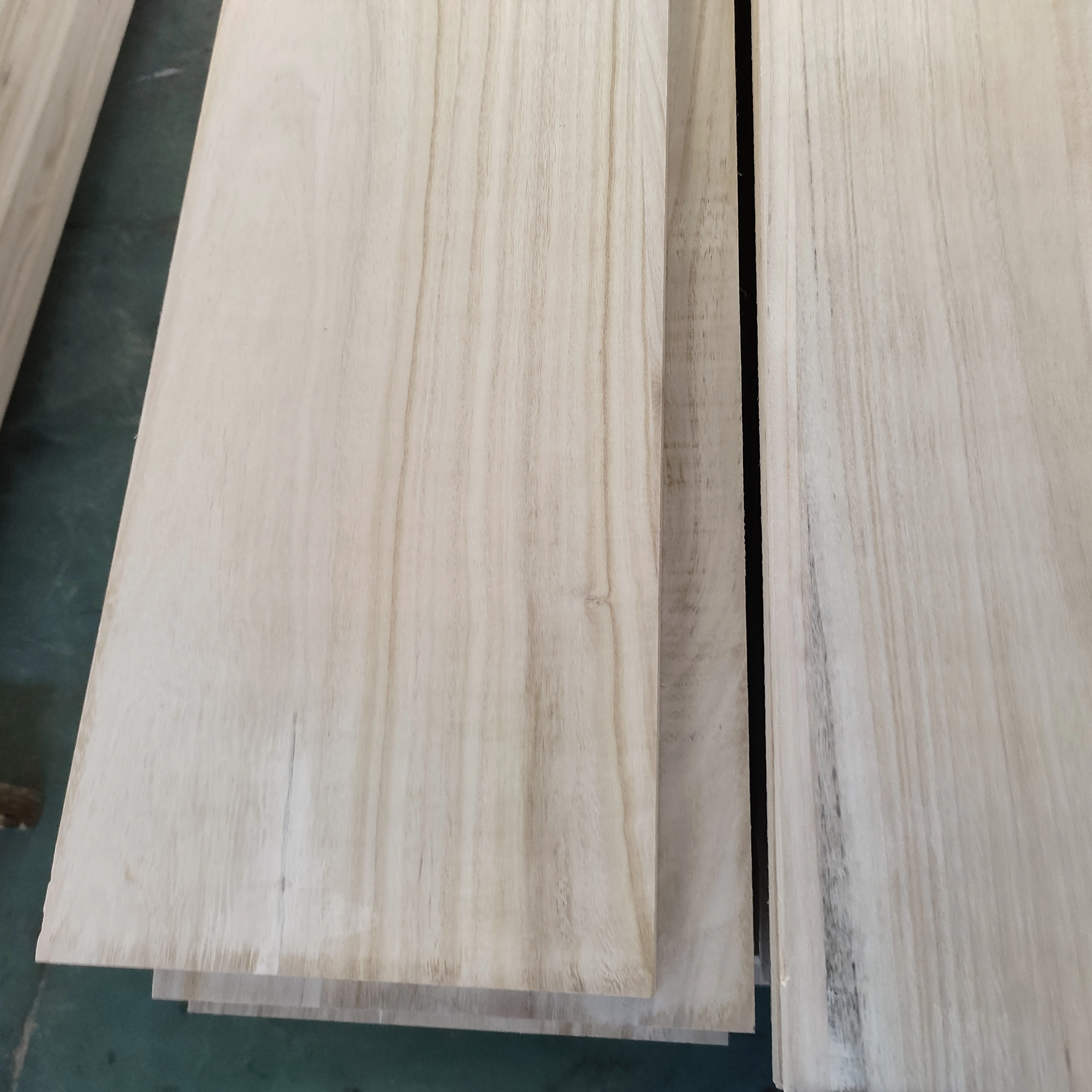 Spécifications de production de produits en bois massif