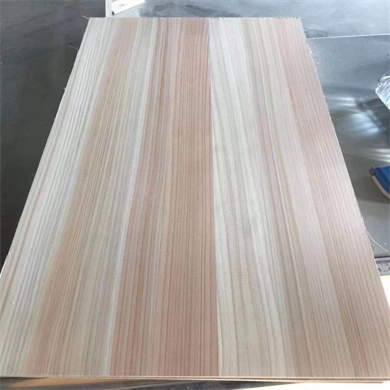 China levert hoogwaardige cipressenhouten planken.