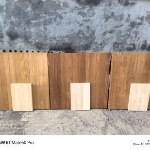 Großhändler für wärmebehandelte walnussfarbene Massivholzplatten, Kiefer und Gummibaumholz in China