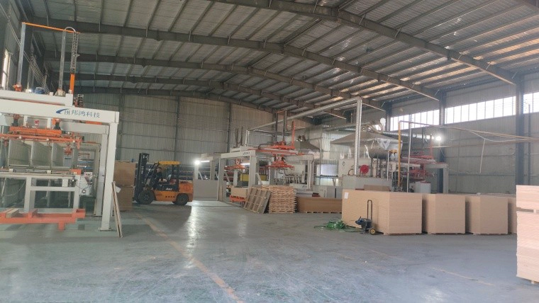 China Melamine Board Workshop manufacturer