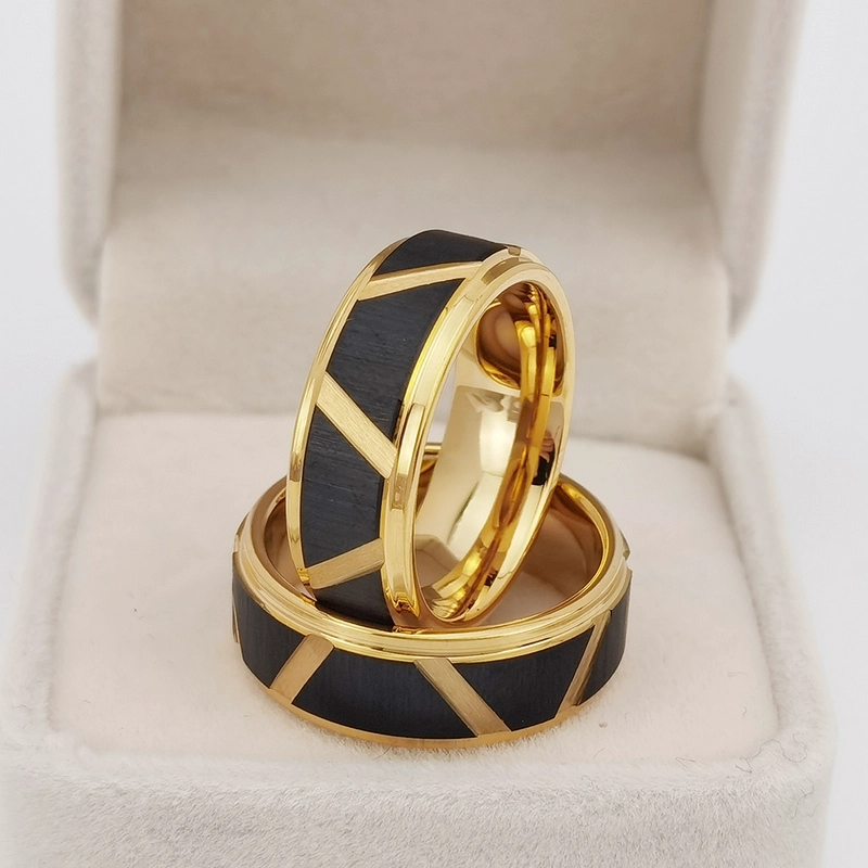 Chine Anneau de tungstène en stock Populaire 8 mm de haut poli et brossé croisé Bords plats et étagés Anneau en carbure de tungstène noir et or avec rainures Fabricants