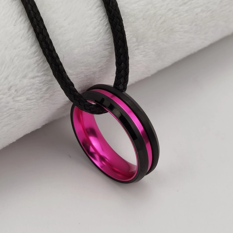 Anillo de tungsteno en stock Popular 8 mm Alto pulido y cepillado Bordes planos y biselados Carburo de tungsteno negro y anillo de aluminio púrpura Fabricantes