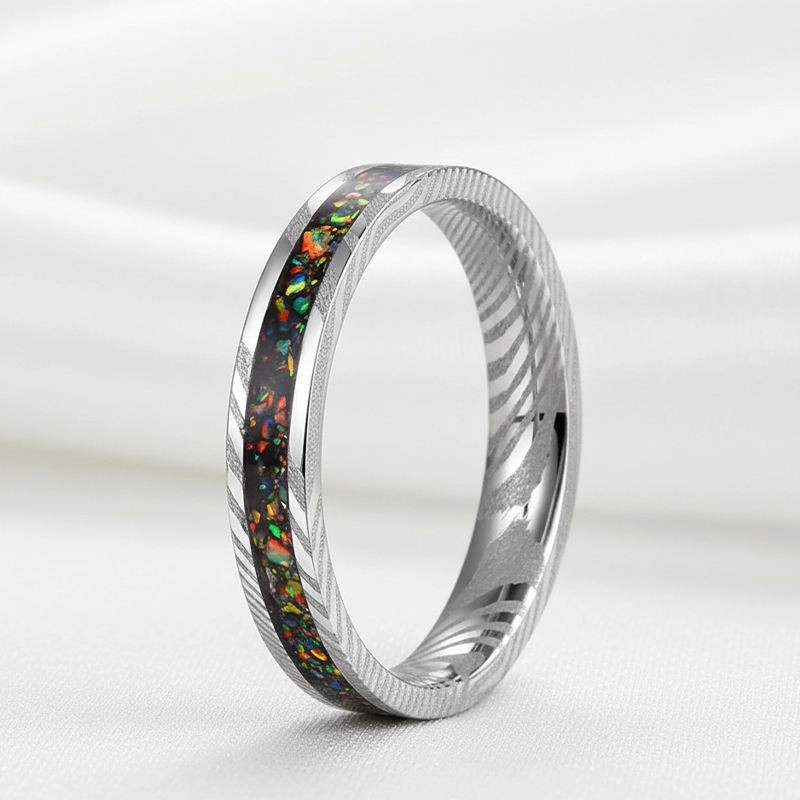 Produttore all'ingrosso di romantiche fedi nuziali in acciaio di Damasco placcato argento da donna da 4 mm con inserto in opale schiacciato
