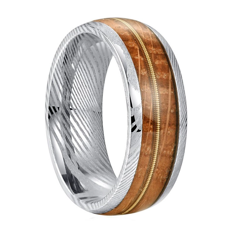 Fabricante mayorista B2B de anillos clásicos de acero de Damasco de 8 mm: alianzas de boda para hombres con incrustaciones de cuerdas de guitarra y madera de barril de whisky