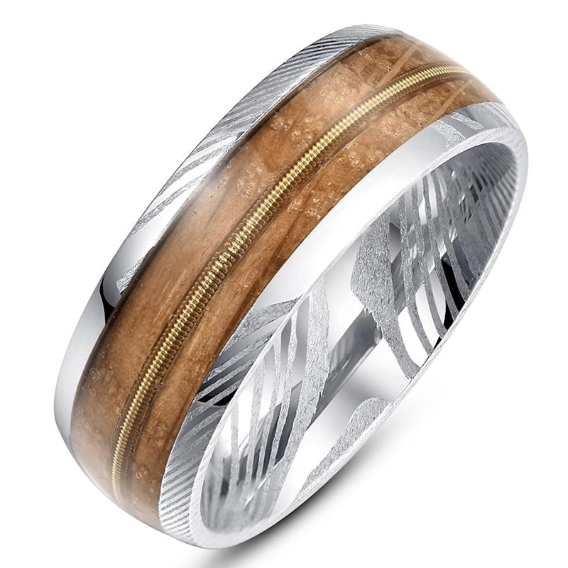 Fabricante mayorista B2B de anillos clásicos de acero de Damasco de 8 mm: alianzas de boda para hombres con incrustaciones de cuerdas de guitarra y madera de barril de whisky