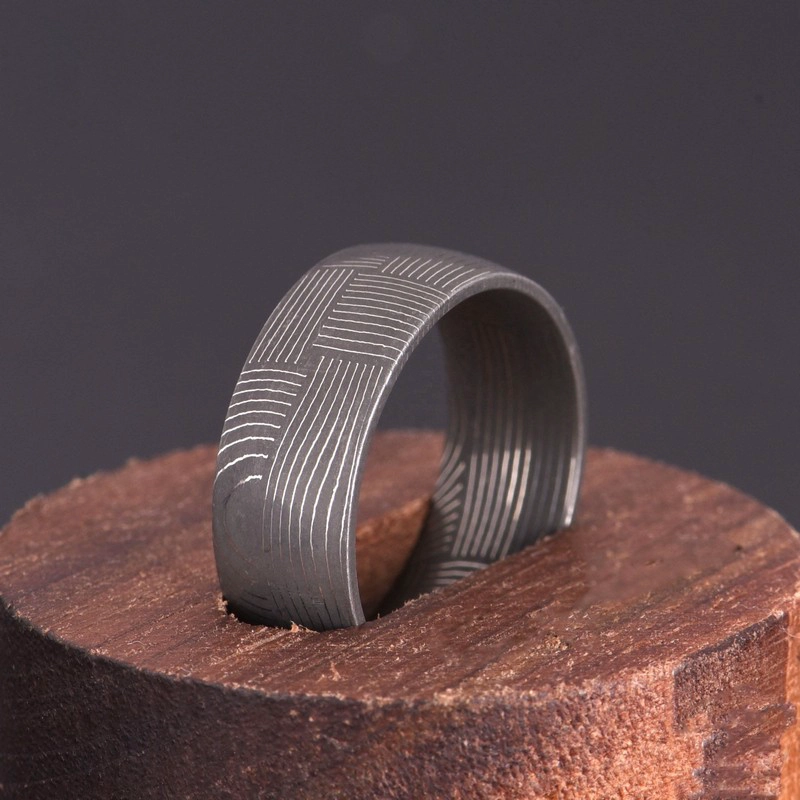 B2B vende al por mayor anillos de boda de acero de Damasco de ajuste cómodo hechos a mano de primera calidad para reventa