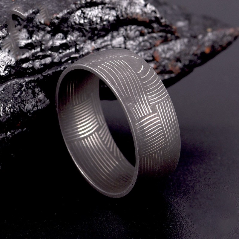B2B vende al por mayor anillos de boda de acero de Damasco de ajuste cómodo hechos a mano de primera calidad para reventa