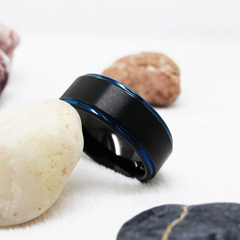 Alliances en tungstène bicolore noir et bleu de 8 mm en vrac avec bords plats et étagés