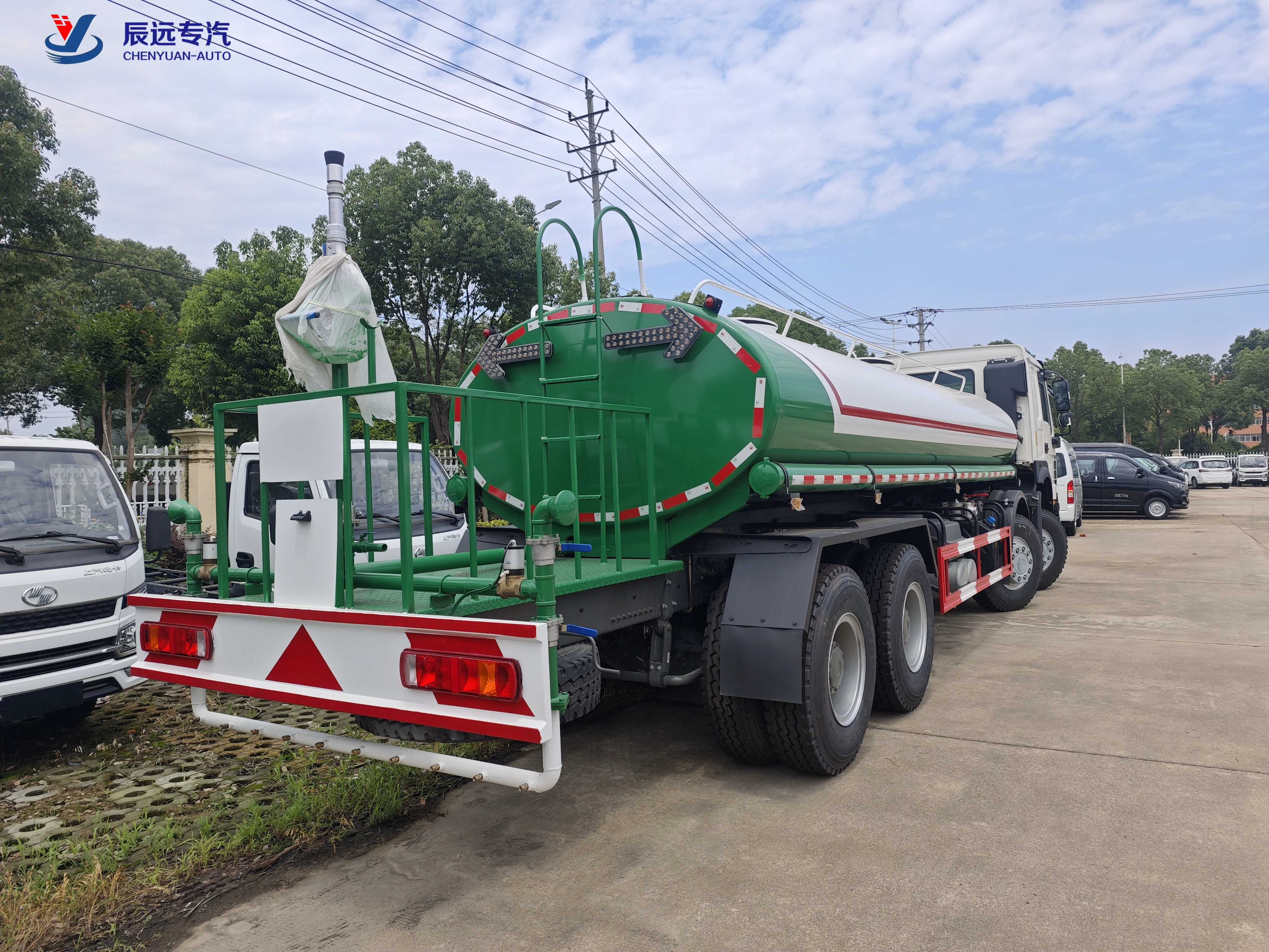 HOWO 20cbm transport water tank sprinkle truck supplier in China