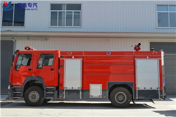 Heavy vehicles HOWO brand foam fire fighting trucks sprinkle vehicles manufacture
