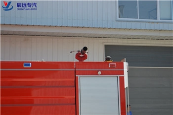 Heavy vehicles HOWO brand foam fire fighting trucks sprinkle vehicles manufacture