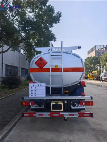 Dongfeng brand mini oil fuel tanker truck na gawa sa China