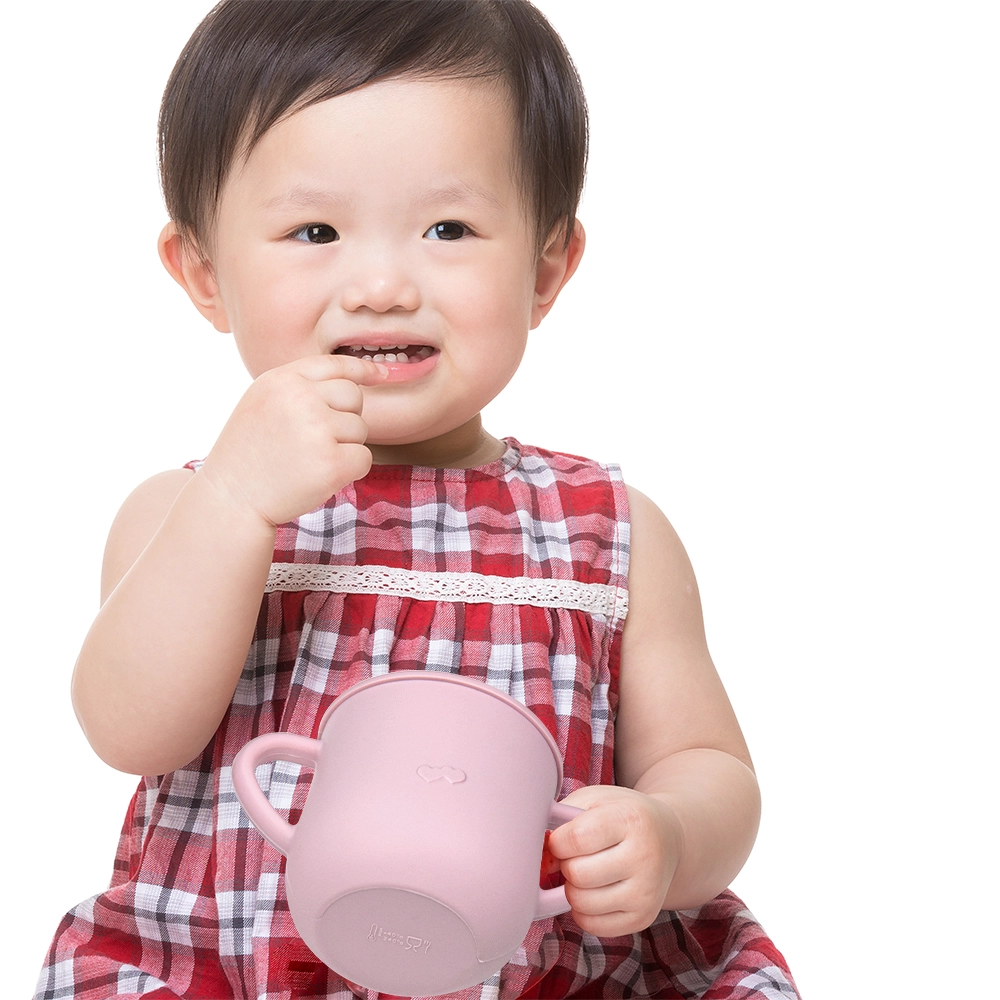 Benhaida 厂家直销不含 BPA 2 合 1 带两个手柄婴儿训练杯带吸管盖防溢硅胶零食杯