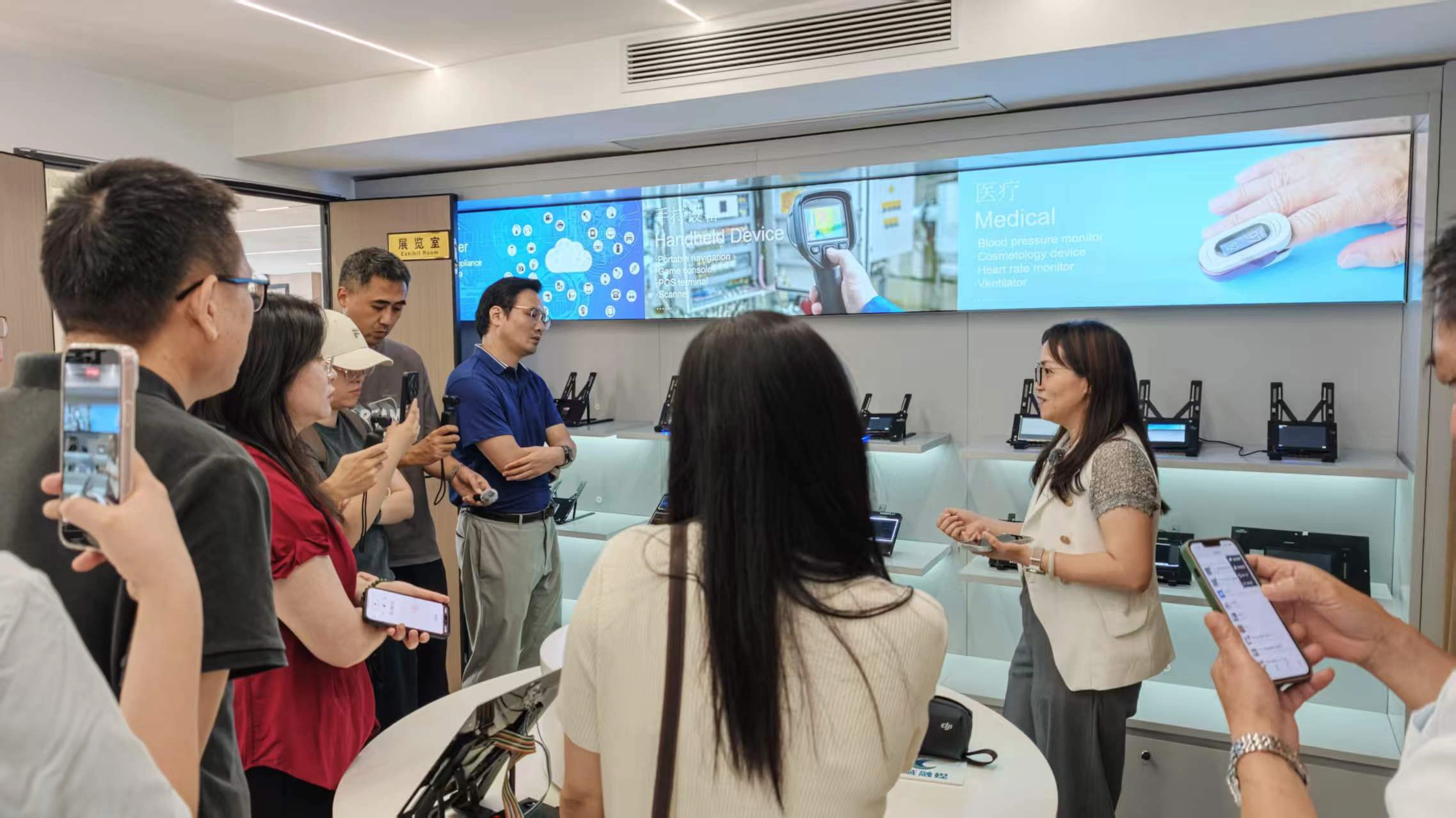 Wandisplay Makes Canton Fair Debut with Strong International Buyer Interest
