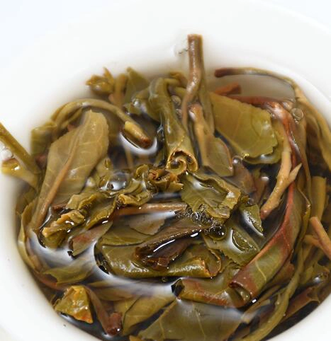 Yeşil Yapraklı Kırmızı Kenarlı Oolong Çayı Nasıl Yapılır?