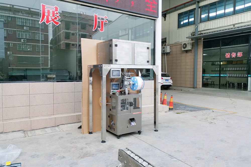 Nylon pyramid tea bag packaging machine