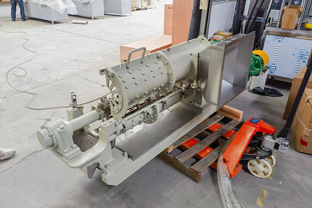 Tea Rolling and Cutting Machine